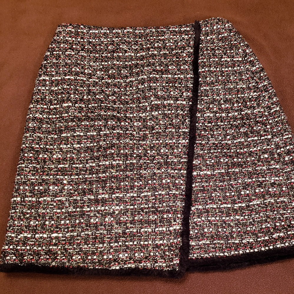 Anne Taylor Loft woven Black/Cream skirt in size 2